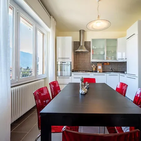 Nymphs Of Como, House Of Harmony - View Apartman Dongo