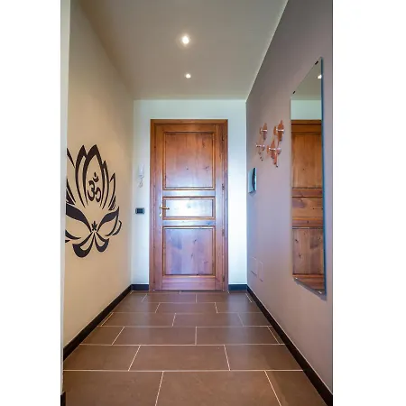Nymphs Of Como, House Of Harmony - View Apartman Dongo